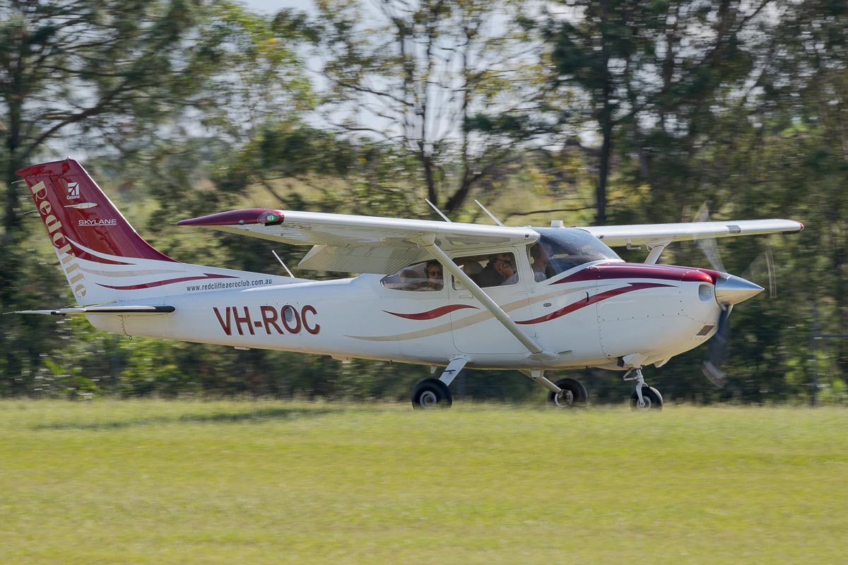 Cessna 182T Skylane VH-ROC landing at TAVAS GWFD 2018.