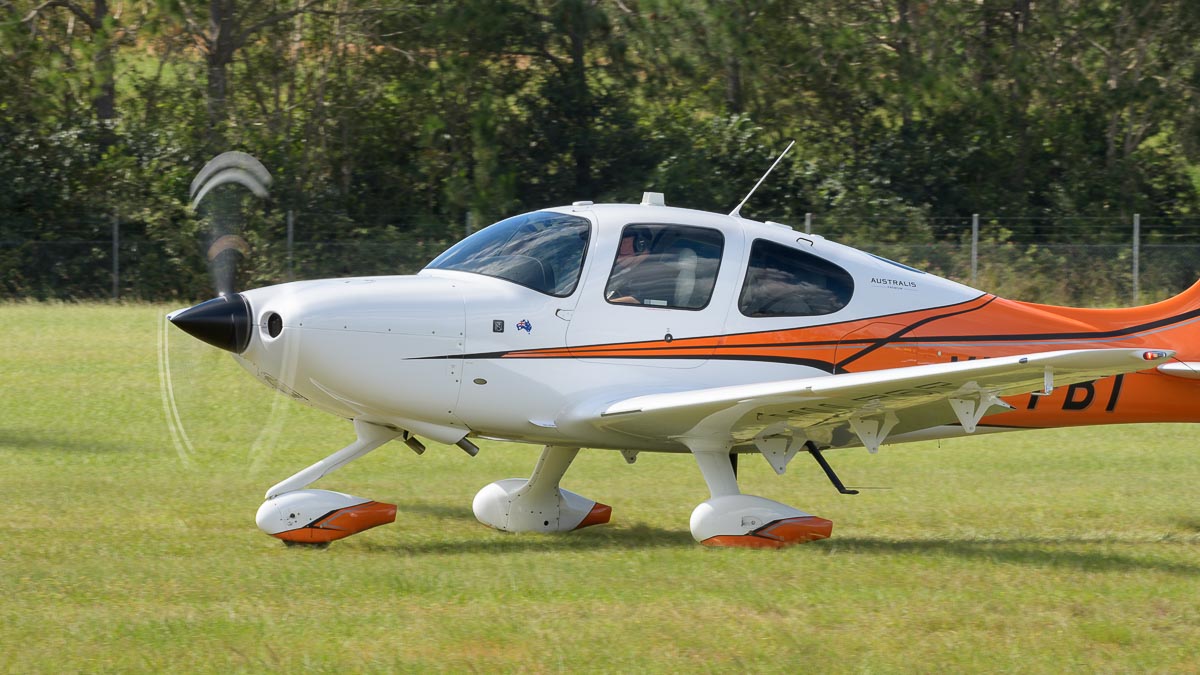 Cirrus SR22 VH-FBT taxiing at TAVAS GWFD.