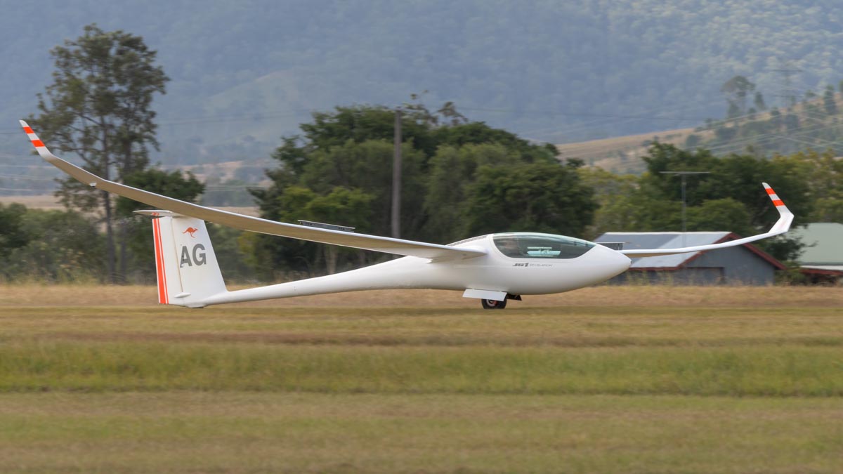 Jonker JS1C glider VH-GAG landing at Red Thunder 2018 airshow.