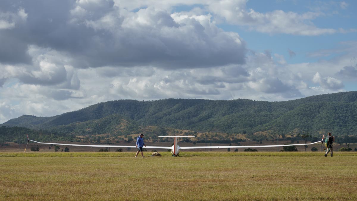 Jonker JS1C glider VH-GAG showing its large wingspan at Red Thunder 2018 airshow.
