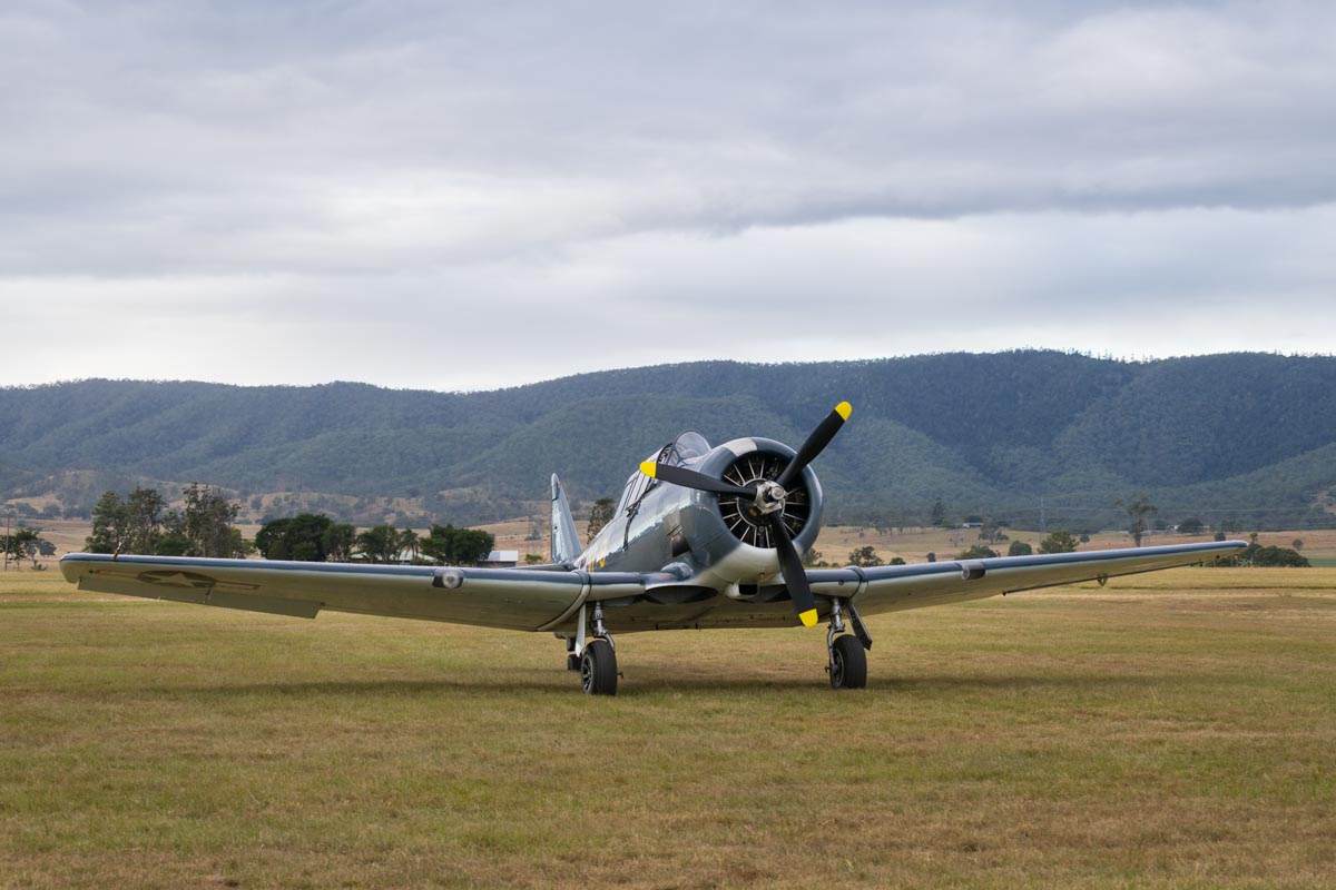 North American SNJ-4 Texan VH-NAG in action at Red Thunder 2018 airshow.
