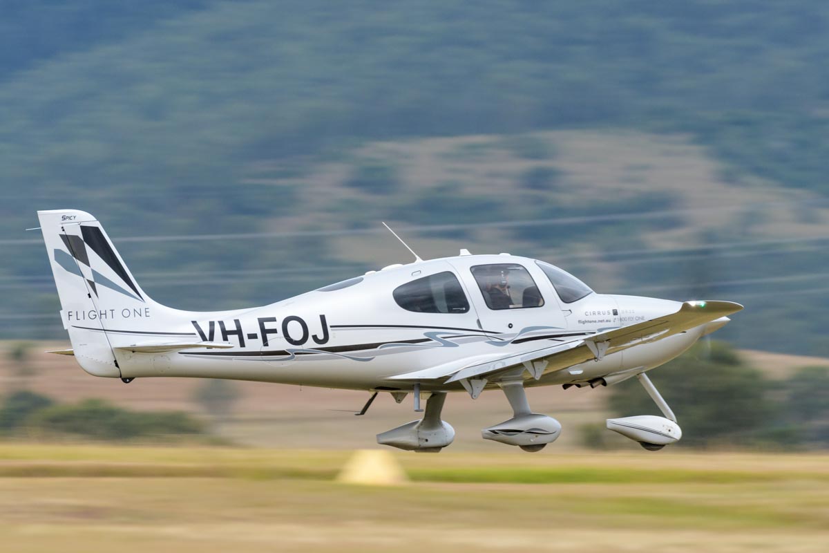 Cirrus SR22 VH-FOJ takes off at Red Thunder 2018 airshow.