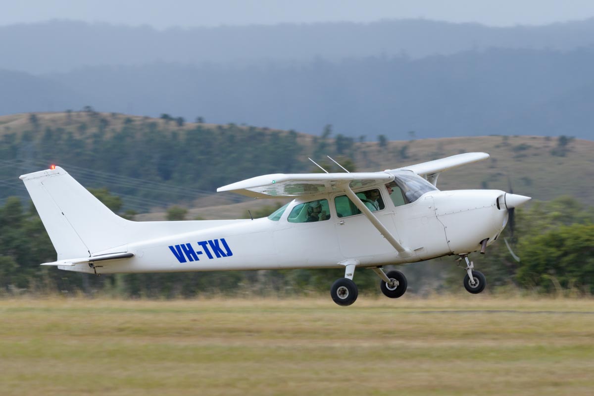 Cessna 172N Skyhawk VH-TKJ takes off at Red Thunder 2018 airshow.