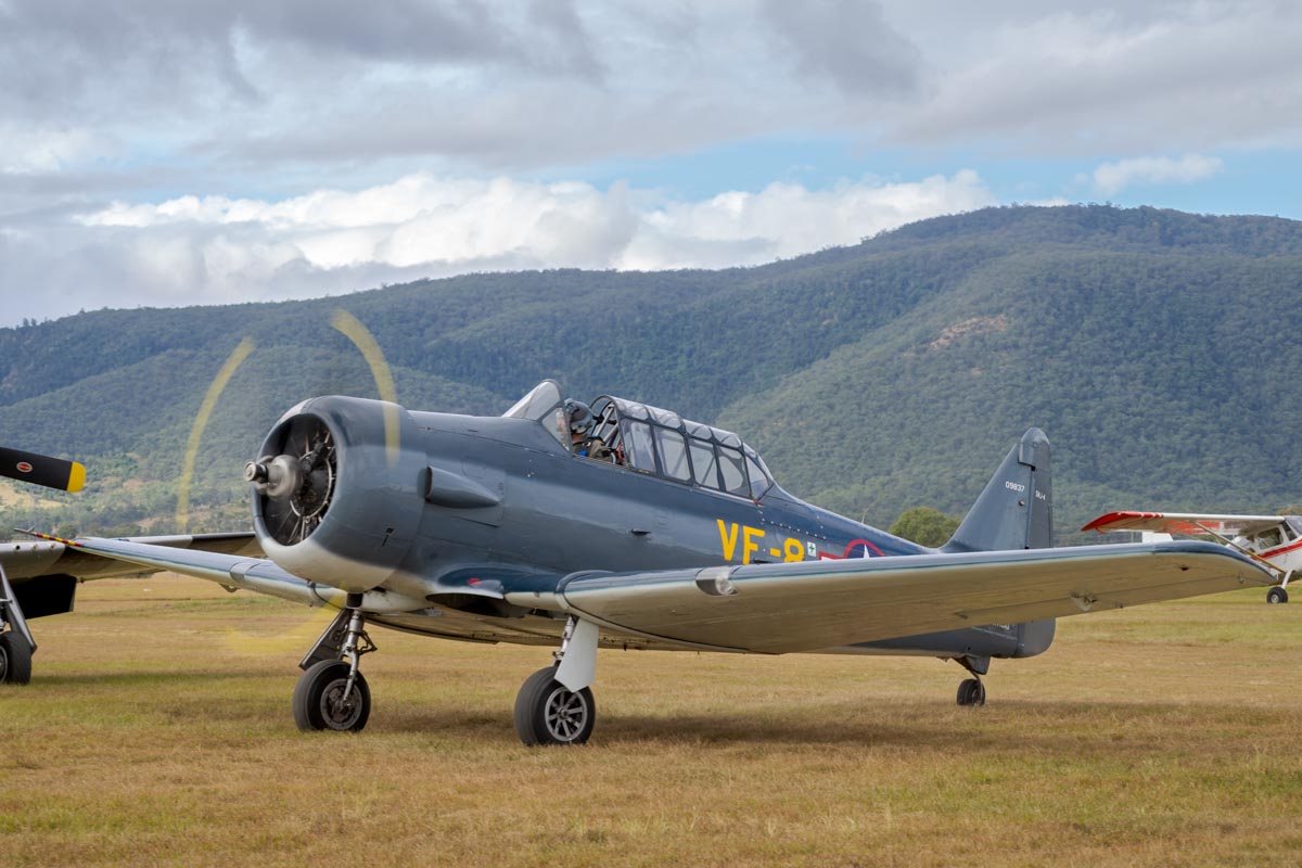 North American SNJ-4 Texan VH-NAG in action at Red Thunder 2018 airshow.