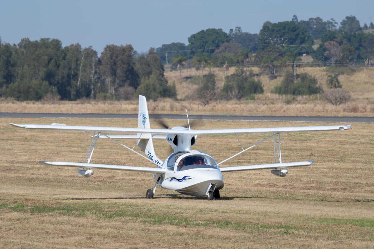 EDRA Aeronautica Super Petrel LS 24-7853 taxiing at Lismore Aviation Expo 2018 airshow.