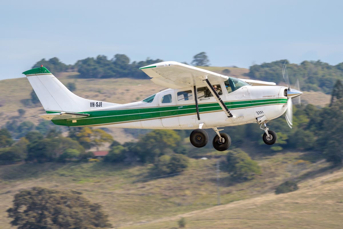Cessna U206F Stationair II VH-SJE takes off at Lismore Aviation Expo 2018 airshow.
