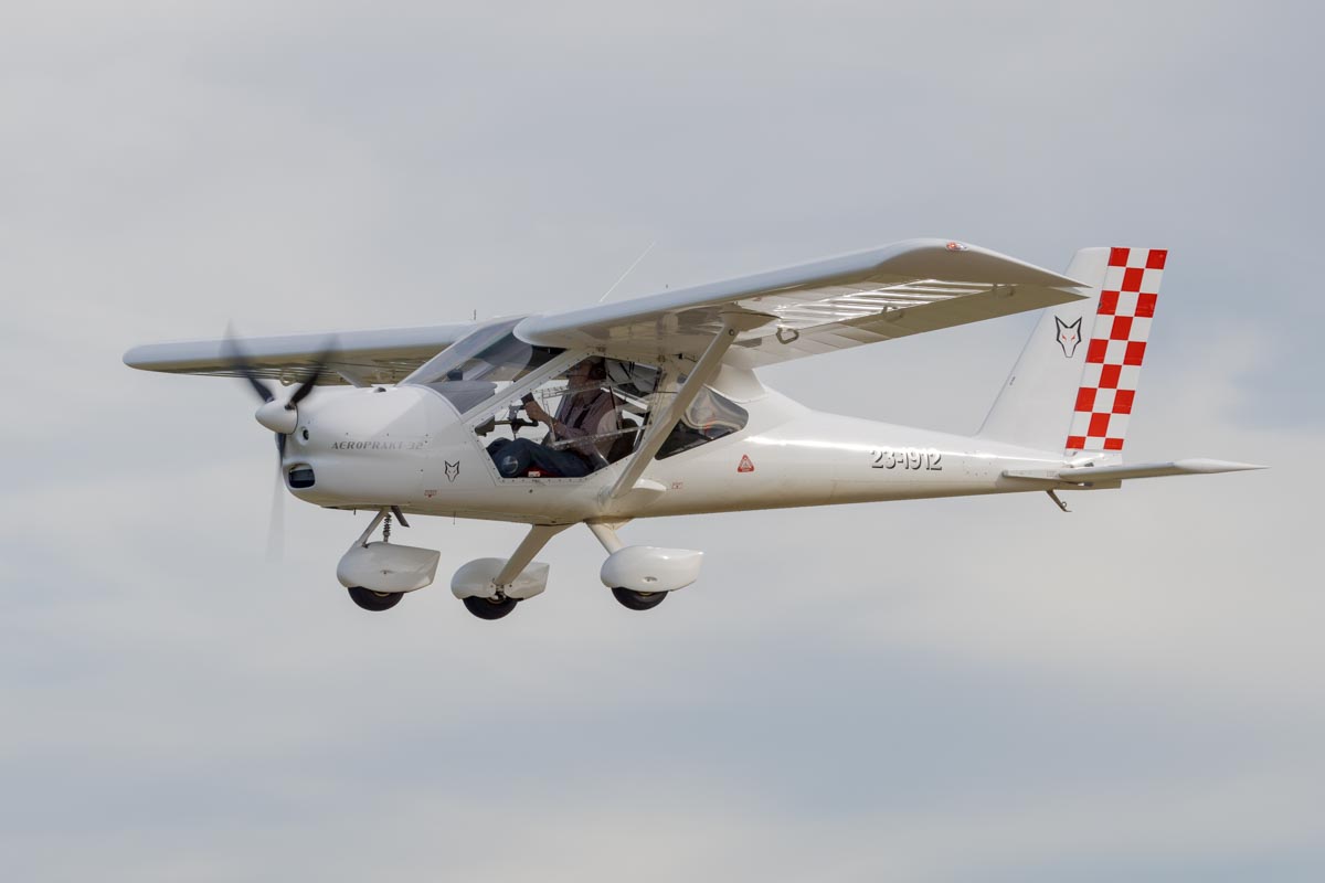 Aeroprakt A-32 Vixxen 23-1912 on approach to the Airsport Qld breakfast fly-in.