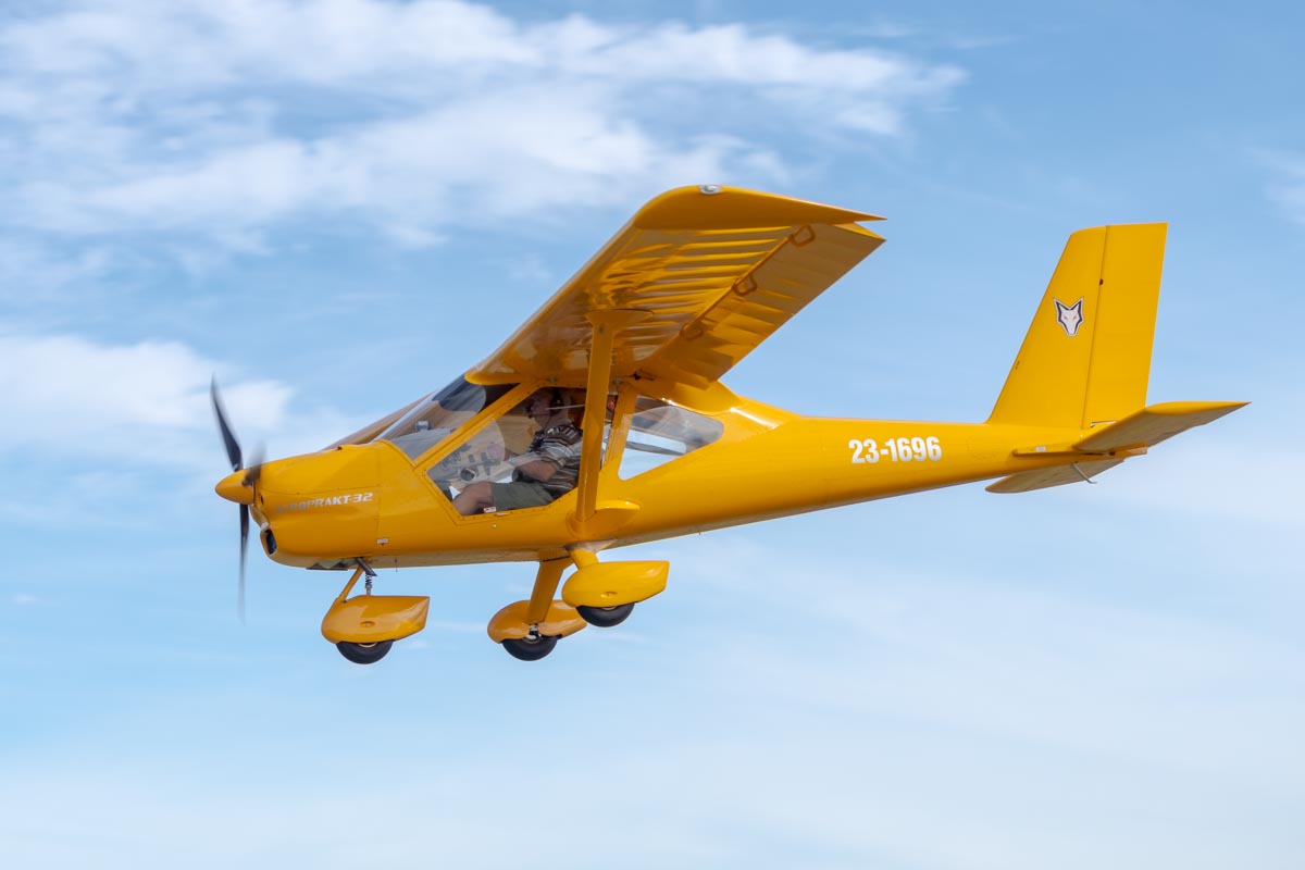 Aeroprakt A-32 Vixxen 23-1696 on approach to the Airsport Qld breakfast fly-in.