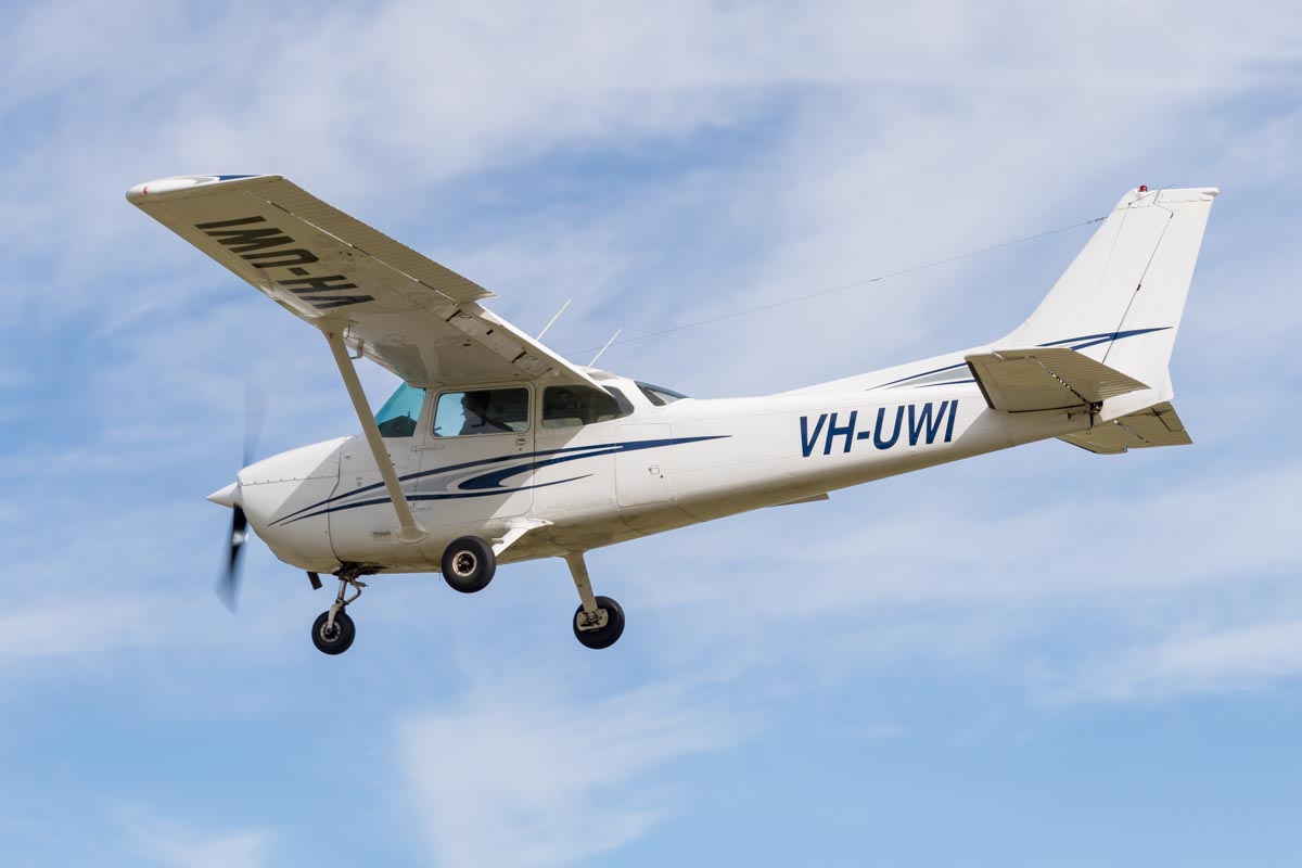 Cessna 172N Skyhawk VH-UWI on approach to the Airsport Qld breakfast fly-in.
