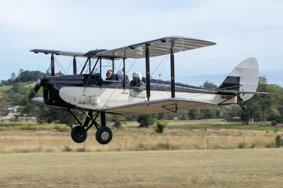 De Havilland DH.60M Moth VH-UUX landing at the Airsport Qld breakfast fly-in.