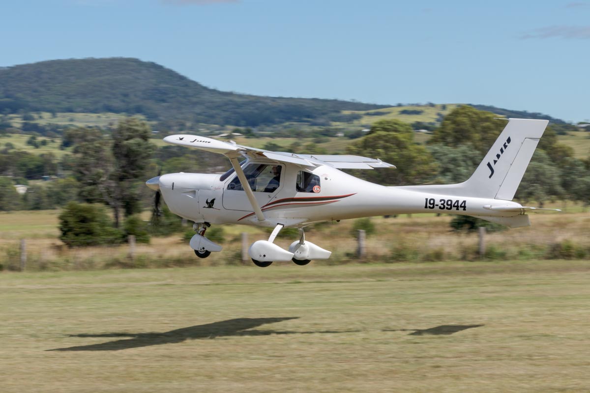 Jabiru SP500 19-3944 takes off at the Airsport Qld breakfast fly-in.