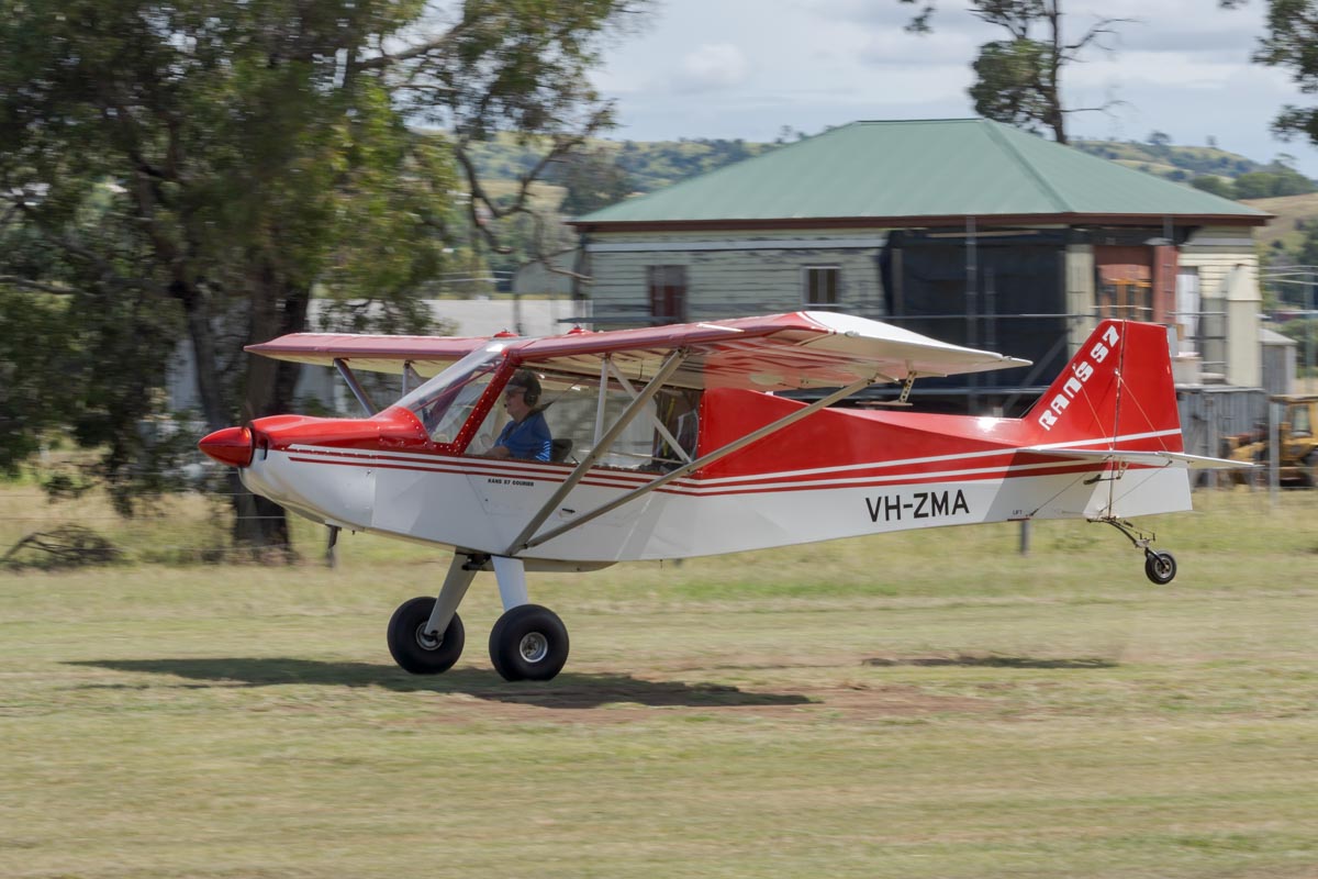 Rans S-7 Courier VH-ZMA takes off at the Airsport Qld breakfast fly-in.