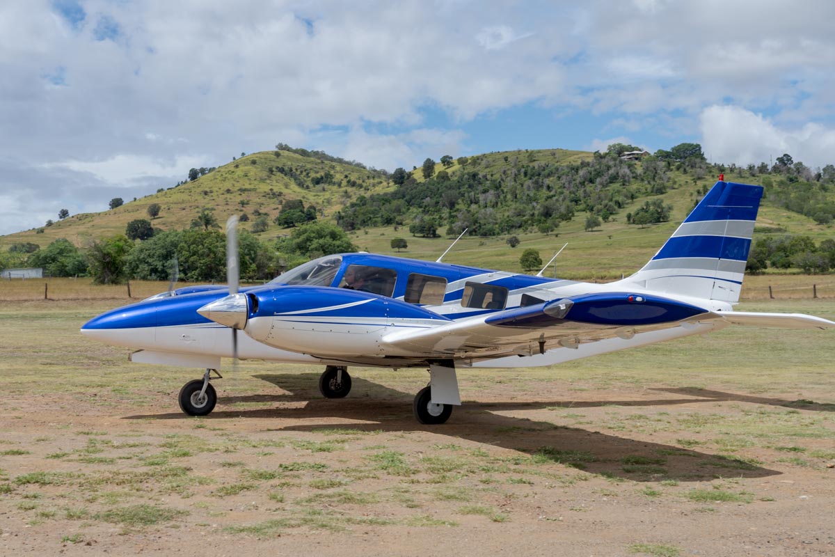 Piper PA-34-220T Seneca VH-YSA taxiing at the Airsport Qld breakfast fly-in.